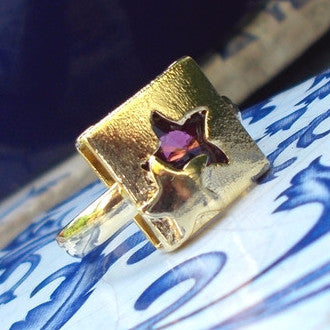 18ct Gold Plated Square Ring with Ruby Effect Star
