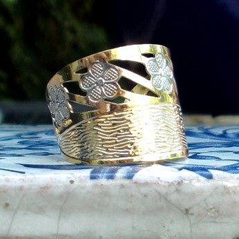 18ct Gold Plated Ring with Flower Detail