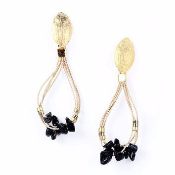 Gold Plated Metal and Onyx Earrings with Buriti Palm Straw Detail