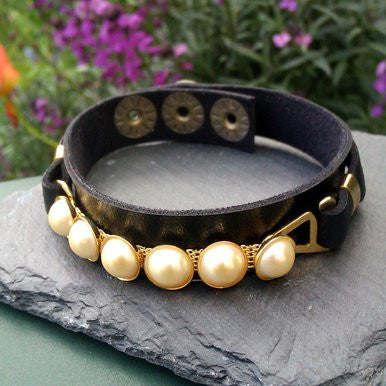 Narrow Black Leather Bracelet with Pearl Effects