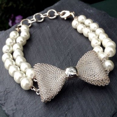 Silver Plated Bracelet with Bow and Pearl Effects