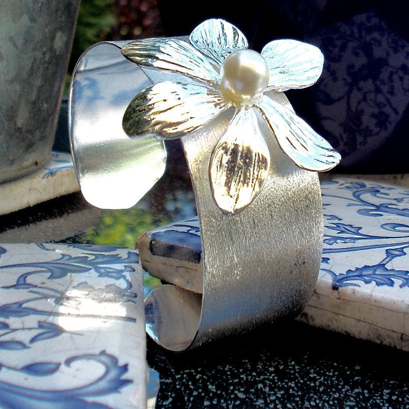 Silver Plated Cuff with Flower Design and Pearl Effect