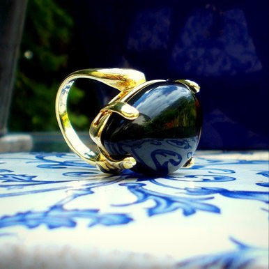 18ct Gold Plated Ring with Teardrop Shaped Onyx